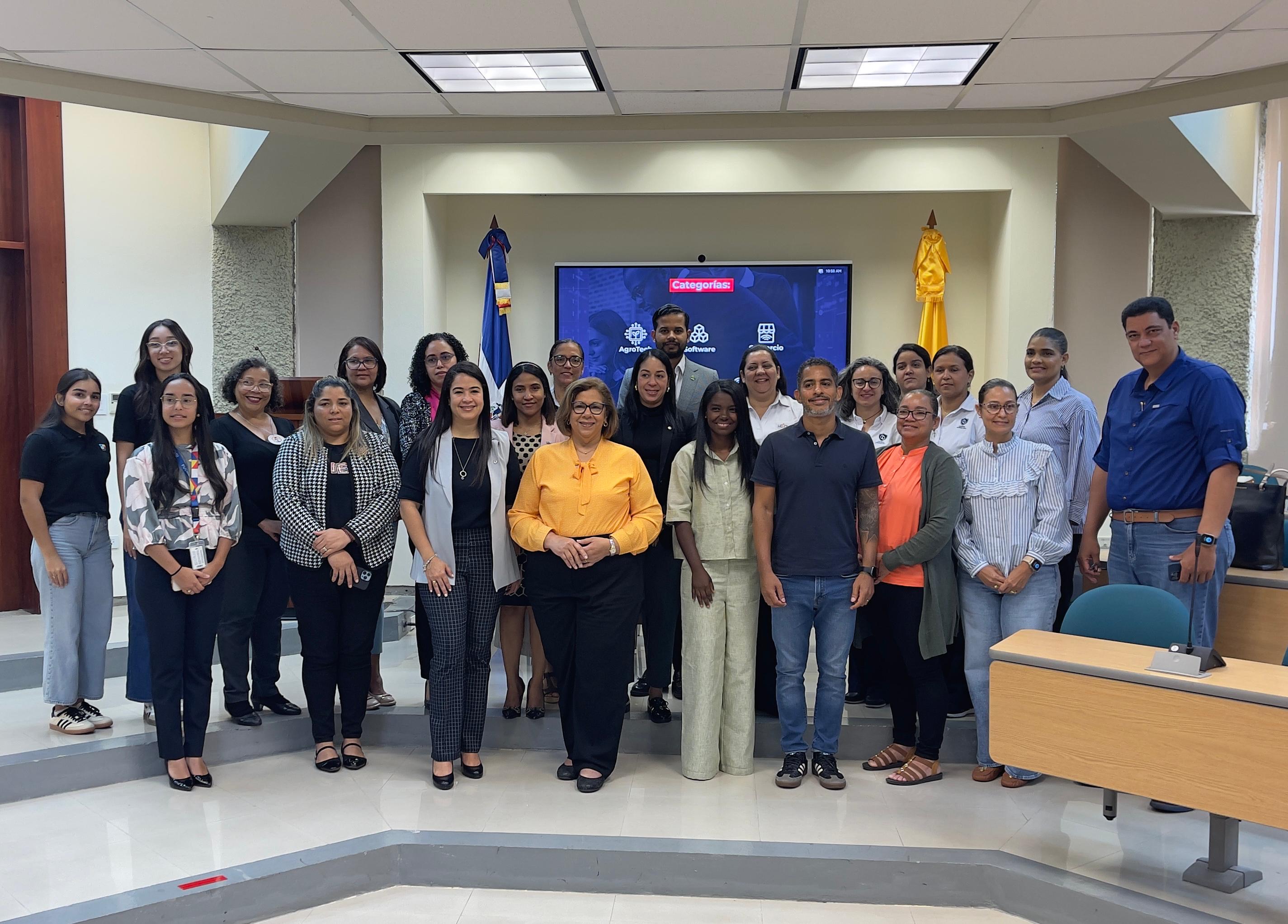 Promipyme presenta Emprendelab 2025 en la PUCMM de Santiago